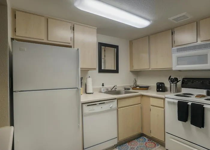 130 Fully Furnished, Amenities Galore Apartment
